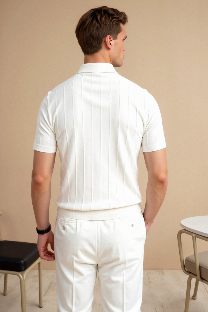 Vertikal gestreiftes Polo mit Knopfleiste