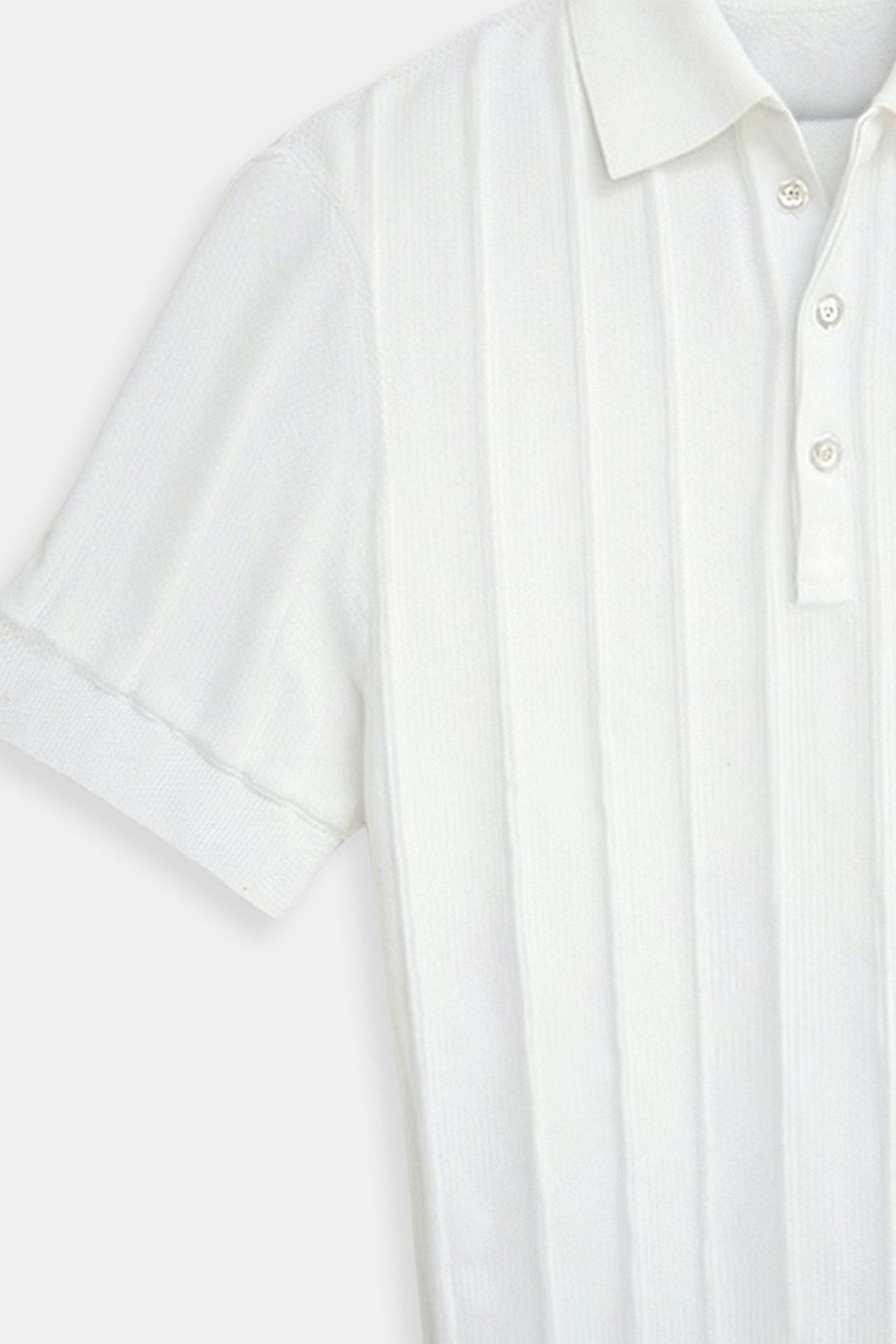 Vertikal gestreiftes Polo mit Knopfleiste