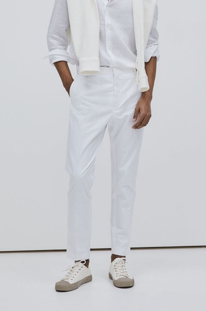 Schlanke spacige elegante Chino-Hose