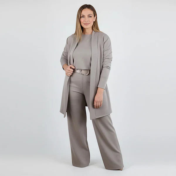 Cliona – Elegant Three-Piece Stretch Set